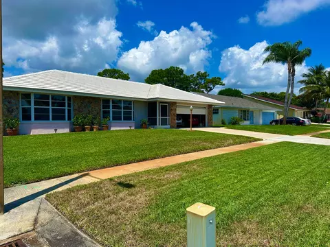 111 W Timber Run W, Riviera Beach, FL 33407