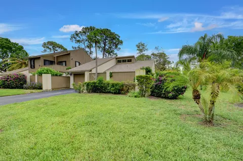 310 Wood Dale Dr, Wellington, FL 33414