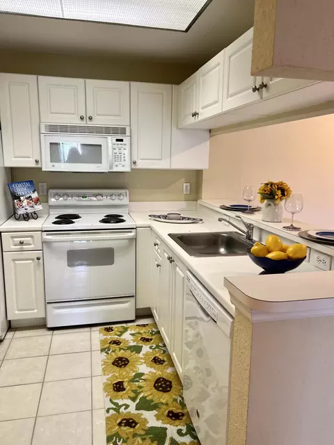 2812 Grande #302, Palm Beach Gardens, FL 33410