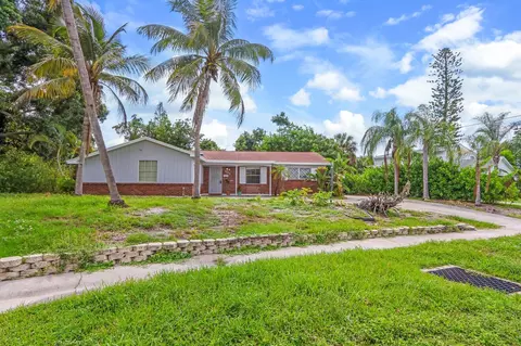809 Poplar Dr, Lake Park, FL 33403
