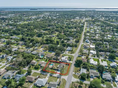 1060 2nd St, Vero Beach, FL 32962