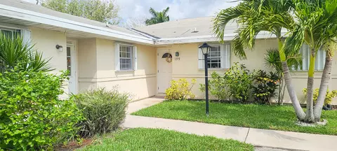 199 Cape Cod Cir, Lake Worth, FL 33467