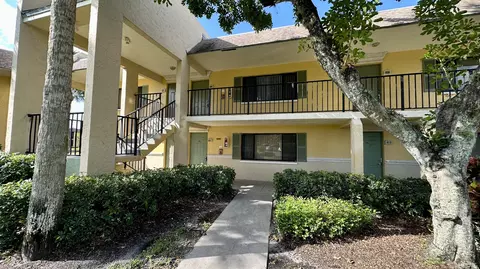 802 Meadows Cir, Boynton Beach, FL 33436 photo 1