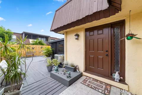 3552 Gardens East Dr #B, Palm Beach Gardens, FL 33410