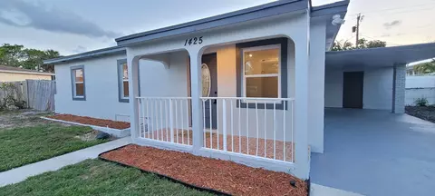 1425 S B St, Lake Worth Beach, FL 33460