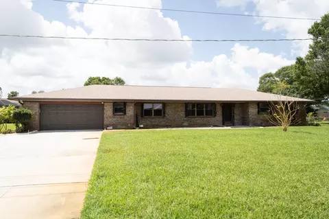 905 W Weatherbee, Fort Pierce, FL 34982