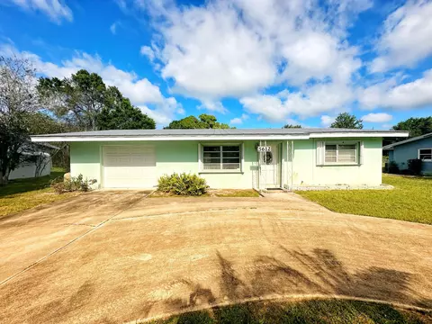 5612 Winter Garden Pkwy, Fort Pierce, FL 34951