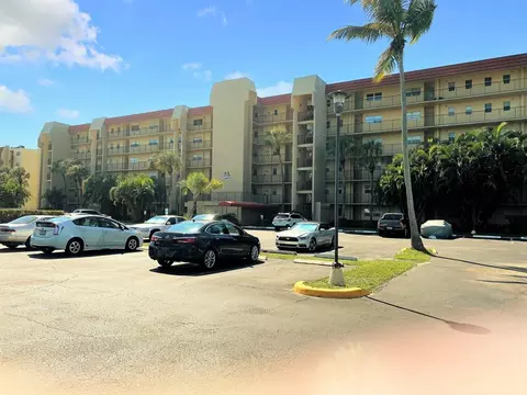 3661 Via Poinciana #202, Lake Worth, FL 33467