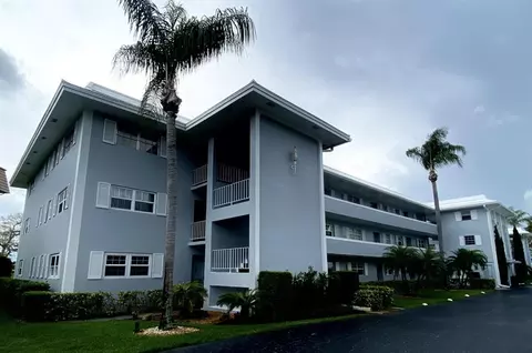 157 Atlantis Blvd #301, Atlantis, FL 33462