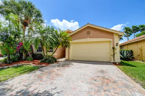 8832 Palm Riv, Lake Worth, FL 33467