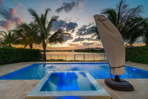 9028 Grand Prix Ln, Boynton Beach, FL 33472