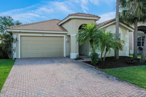 792 Bent Creek Dr, Fort Pierce, FL 34947