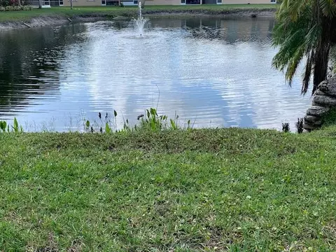 3146 Via Poinciana #112, Lake Worth, FL 33467