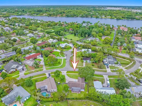 707 Greenwood Dr, Jupiter, FL 33458