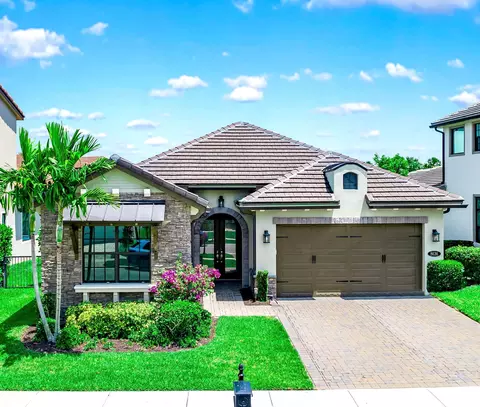 8636 Grand Prix Ln, Boynton Beach, FL 33472