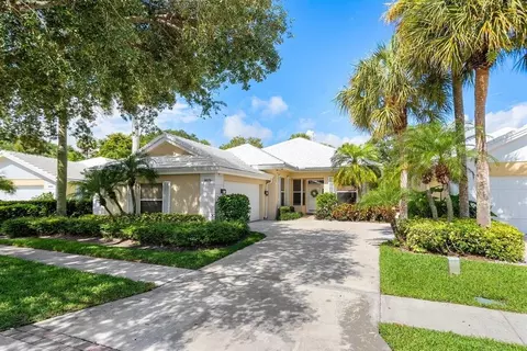 8575 Wakefield Dr, Palm Beach Gardens, FL 33410