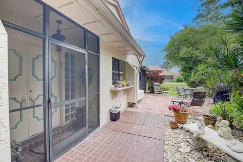 5550 Ainsley Ct, Boynton Beach, FL 33437