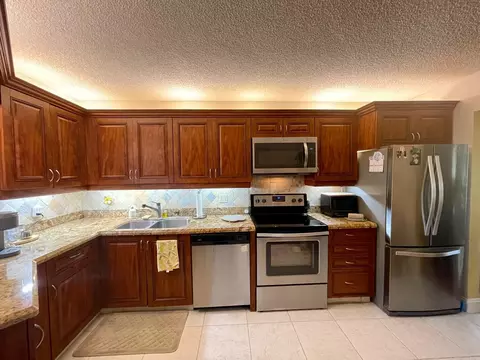 5850 Camino Del Sol #101, Boca Raton, FL 33433