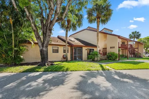 801 Lakeview Cir, Royal Palm Beach, FL 33411