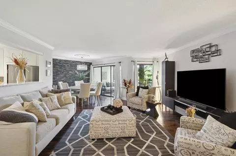 5800 Camino Del Sol #403, Boca Raton, FL 33433