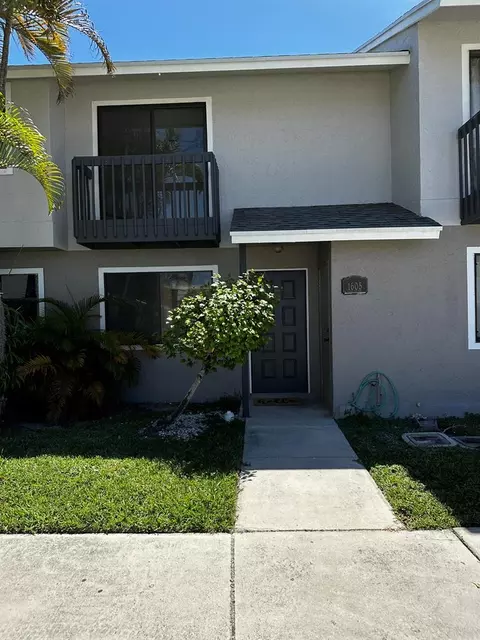 1605 Wharf Ln, Greenacres, FL 33463