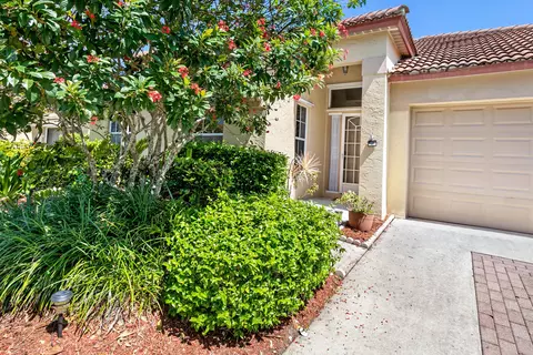 3072 Casa Rio Ct, Riviera Beach, FL 33418
