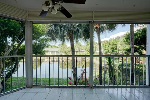 3146 Via Poinciana #206, Lake Worth, FL 33467