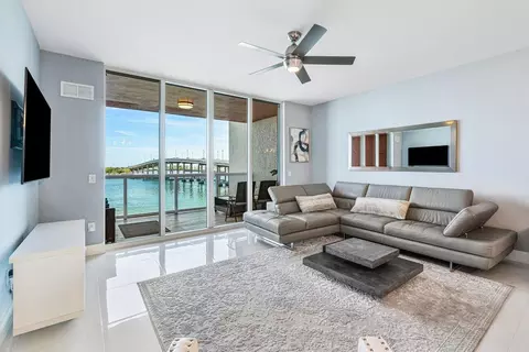 2640 Lake Shore Dr #415, Riviera Beach, FL 33404