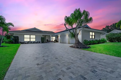 666 Lakewoode Cir E, Delray Beach, FL 33445