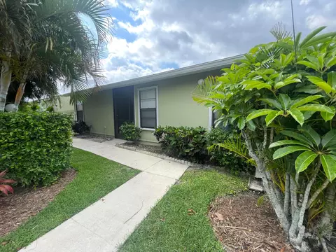 4383 Willow Pond Cir N, West Palm Beach, FL 33417
