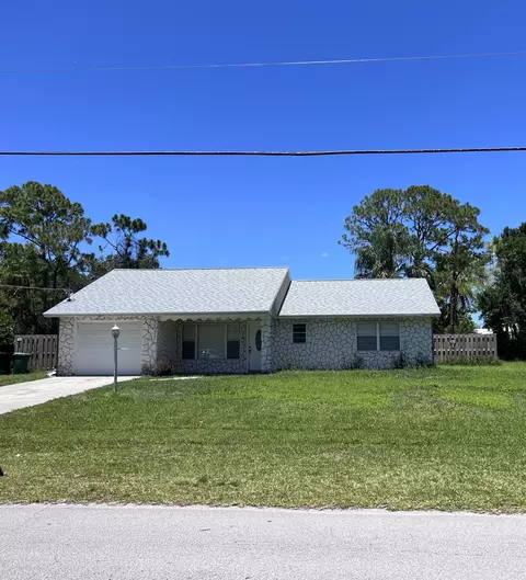 325 SE Thanksgiving Ave, Port Saint Lucie, FL 34984