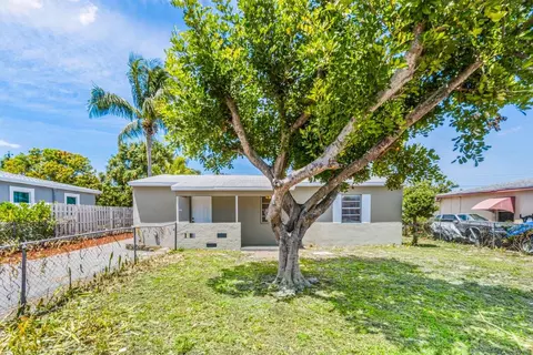 1214 S 14th Ct S, Lake Worth Beach, FL 33460