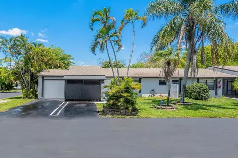 4 S Mahoris Dr, Royal Palm Beach, FL 33411