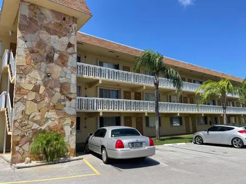 600 Village Grn #305, Palm Springs, FL 33461