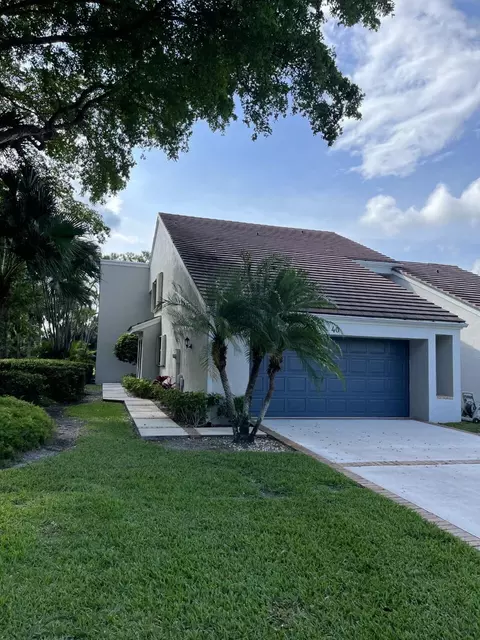 40 Edinburgh Dr, Palm Beach Gardens, FL 33418