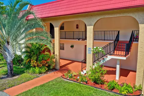 304 Lake Frances Dr, West Palm Beach, FL 33411