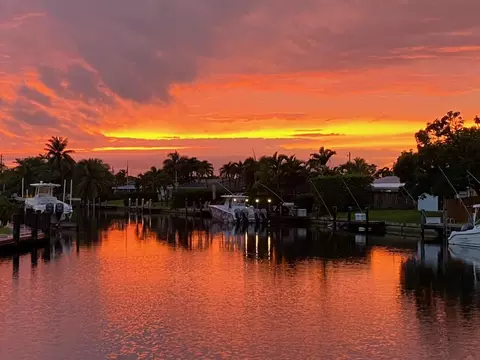 977 SE 10 Ct, Pompano Beach, FL 33060