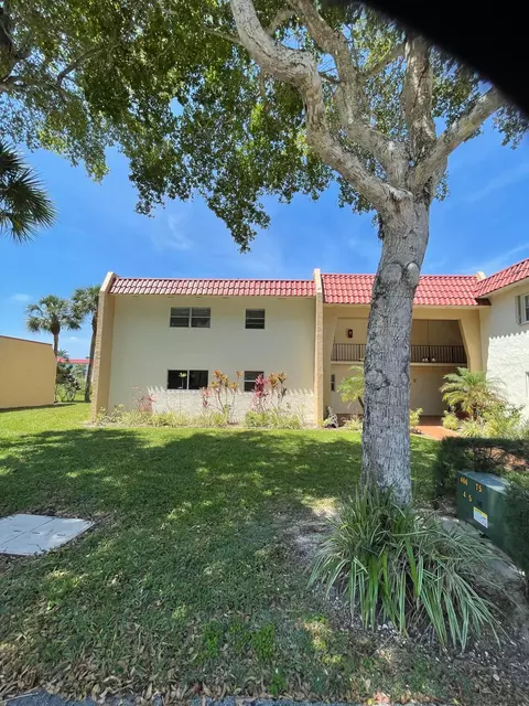 157 Lake Frances Dr #157, West Palm Beach, FL 33411