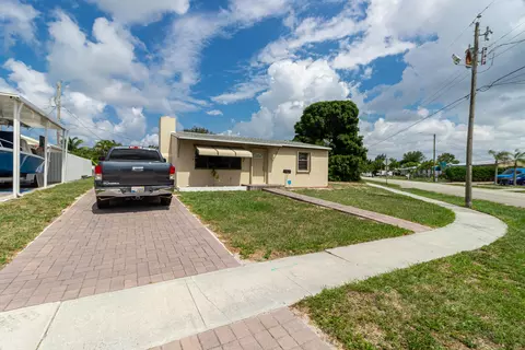 2324 Eagle Dr, West Palm Beach, FL 33409