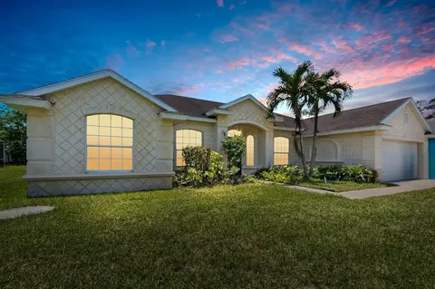 1014 SW Placetas Ave, Port Saint Lucie, FL 34953