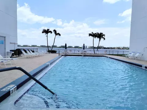 1516 S Lakeside Dr #211, Lake Worth Beach, FL 33460