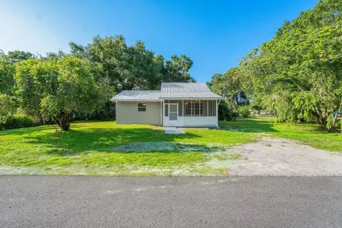 2708 Pineview Dr, Fort Pierce, FL 34981