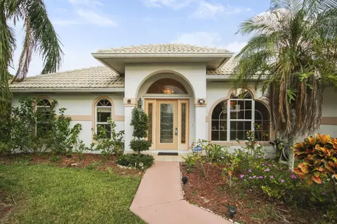 585 SE Nome Dr, Port Saint Lucie, FL 34984