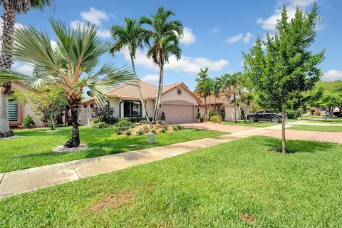 4072 NW 7th Pl, Deerfield Beach, FL 33442
