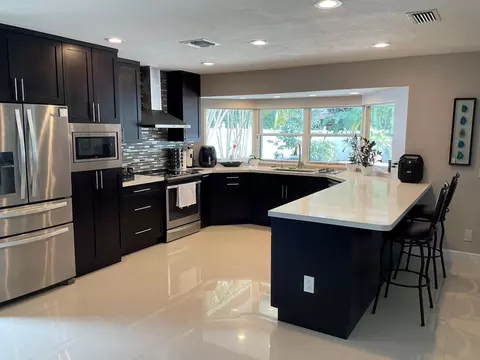 12441 Sawgrass Ct, Wellington, FL 33414