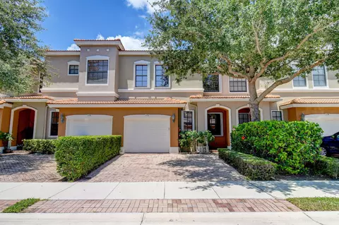 176 W Astor Cir, Delray Beach, FL 33484
