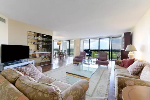 1900 Consulate Pl #901, West Palm Beach, FL 33401
