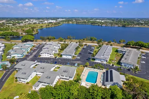 1950 Lake Osborne Dr #15, Lake Worth Beach, FL 33461