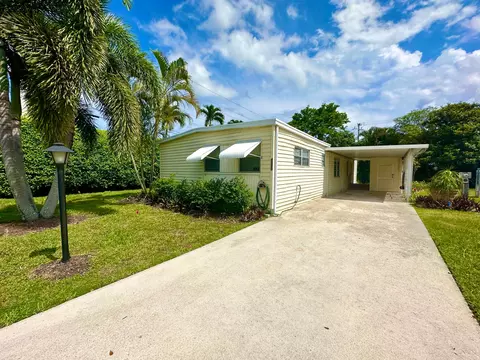 8070 South St, Boca Raton, FL 33433