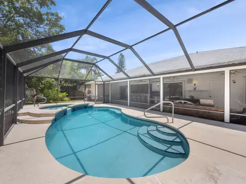 125 SE Whitmore Dr, Port Saint Lucie, FL 34984